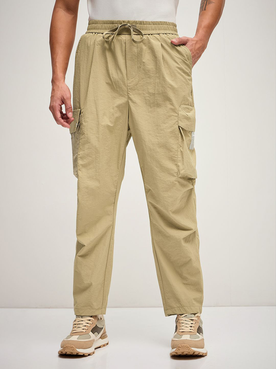 

THE BEAR HOUSE Men Solid Cargo Trouser, Beige