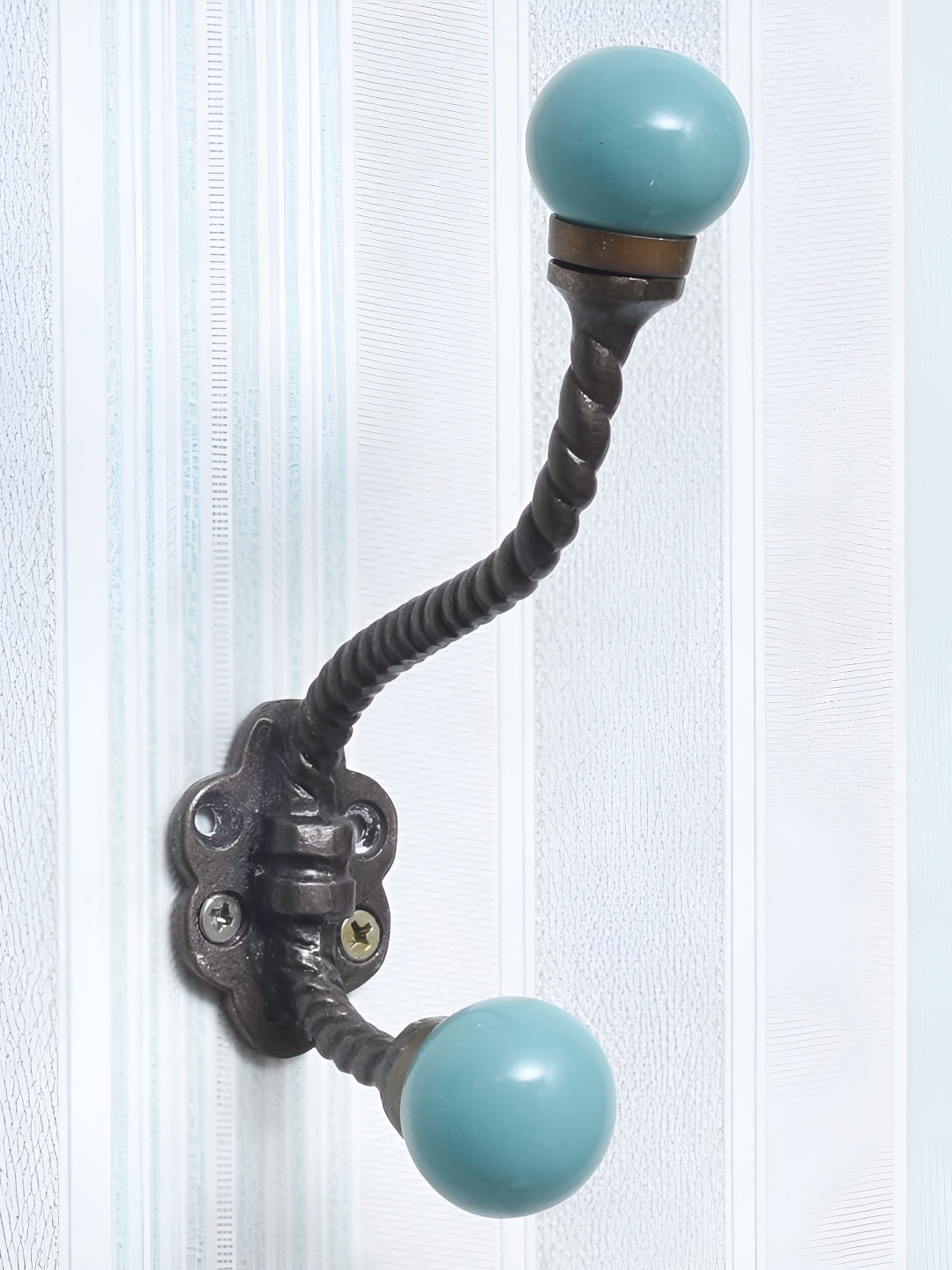 

Indianshelf Sea Green & Black 4 Pieces Hooks and Holders