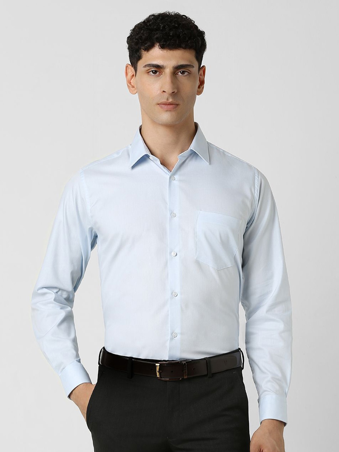 

Van Heusen Men Spread Collar Solid Cotton Formal Shirt, Blue