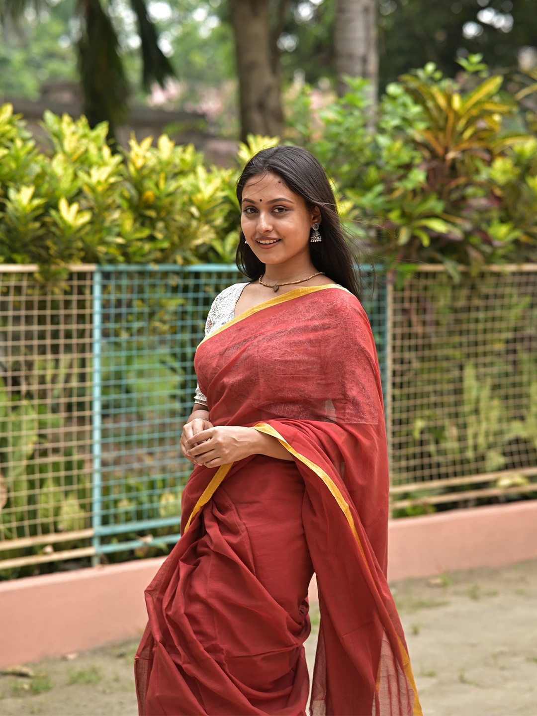 

Ruuprekha Zari Pure Cotton Khadi Saree, Maroon