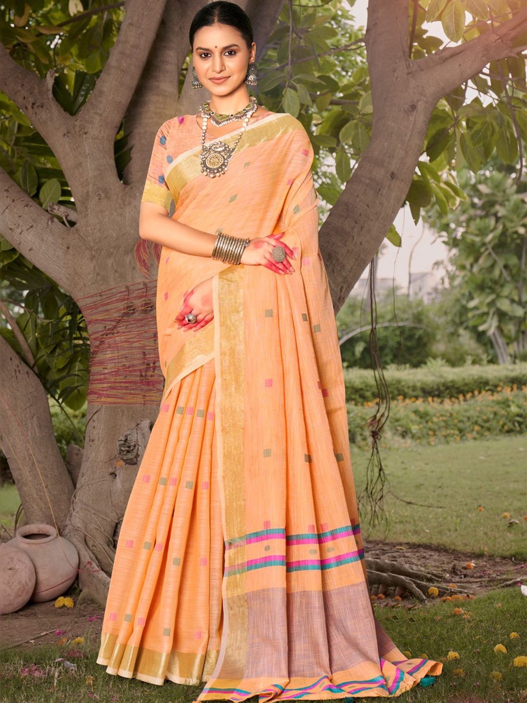 

Fashion Petals Woven Design Zari Saree, Peach