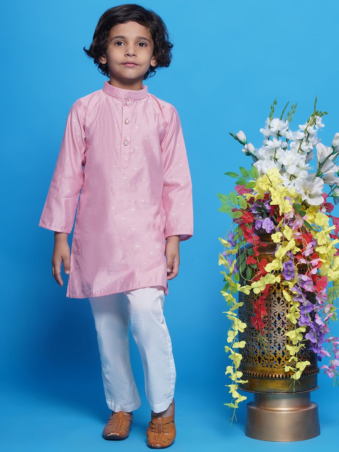 

Little Bansi Boys Ethnic Motifs Embroidered Mandarin Collar Cotton Silk Kurta With Pyjamas, Pink