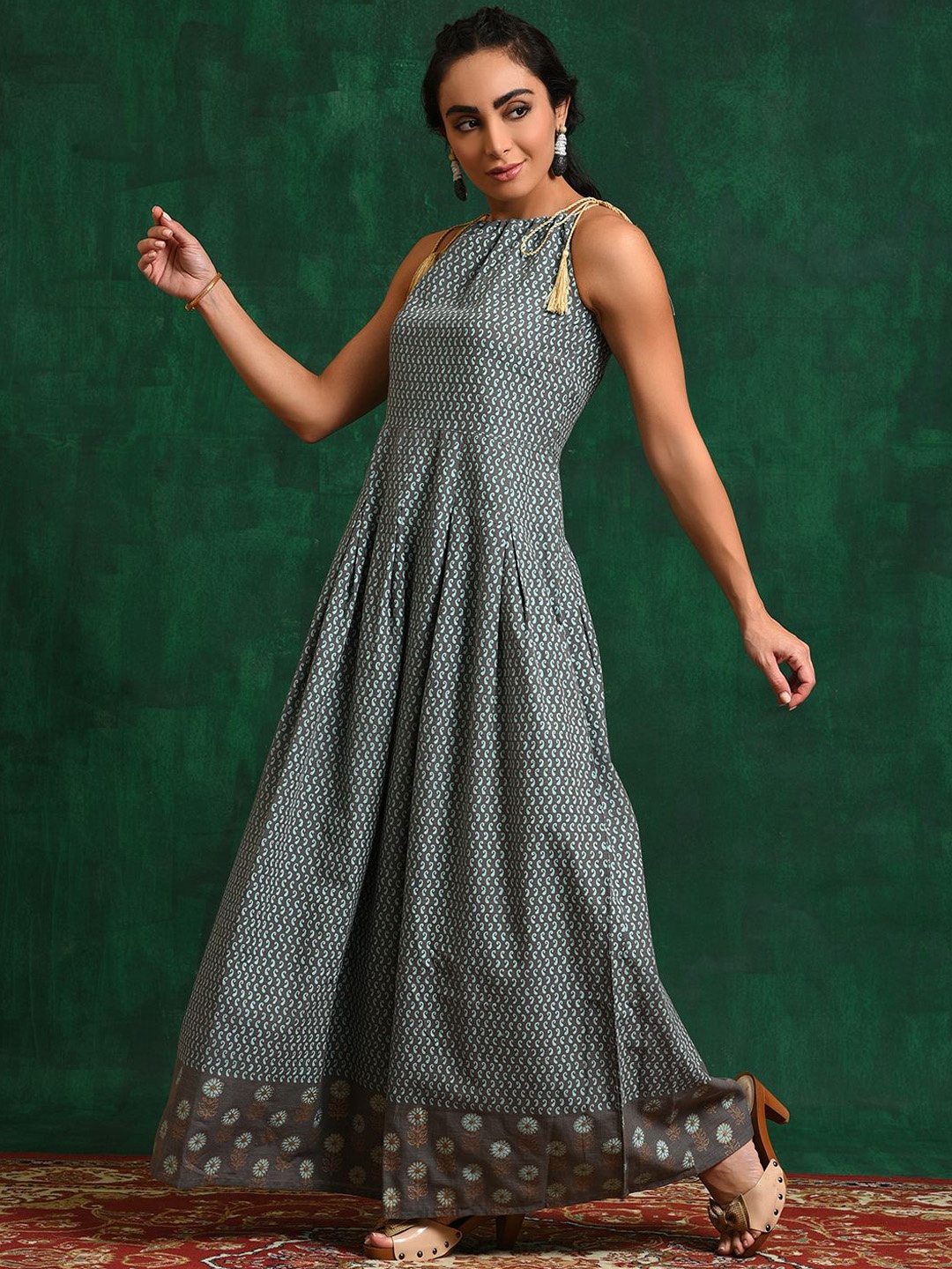 

Sangria Foil Printed Sleeveless Cotton Maxi Ethnic Dress, Grey