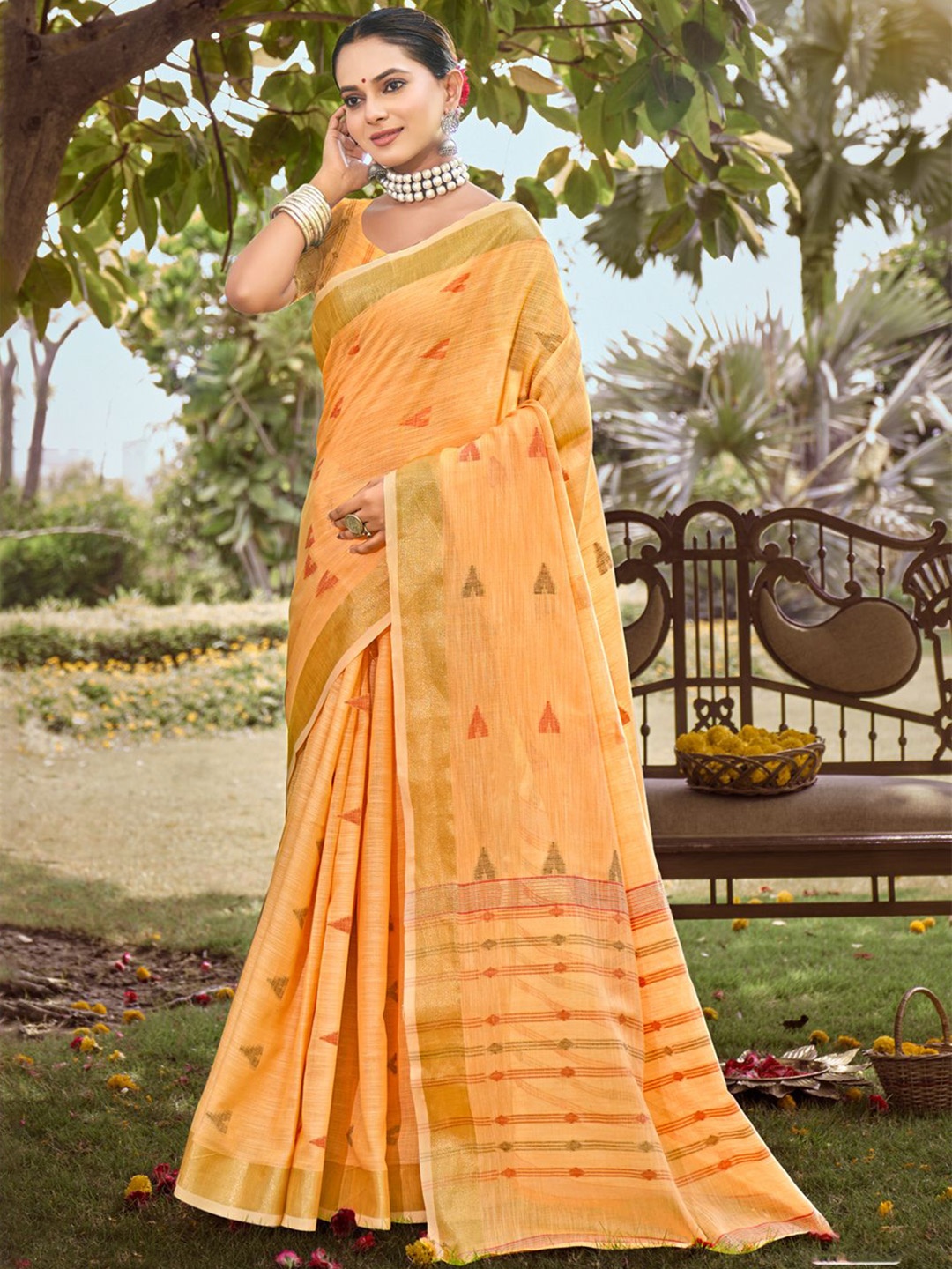 

Fashion Petals Woven Design Zari Saree, Orange