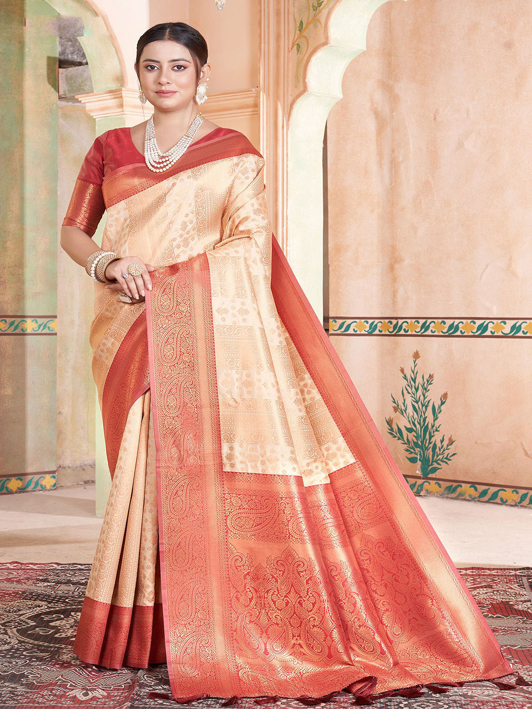 

Anouk Floral Zari Silk Blend Kanjeevaram Saree, Beige