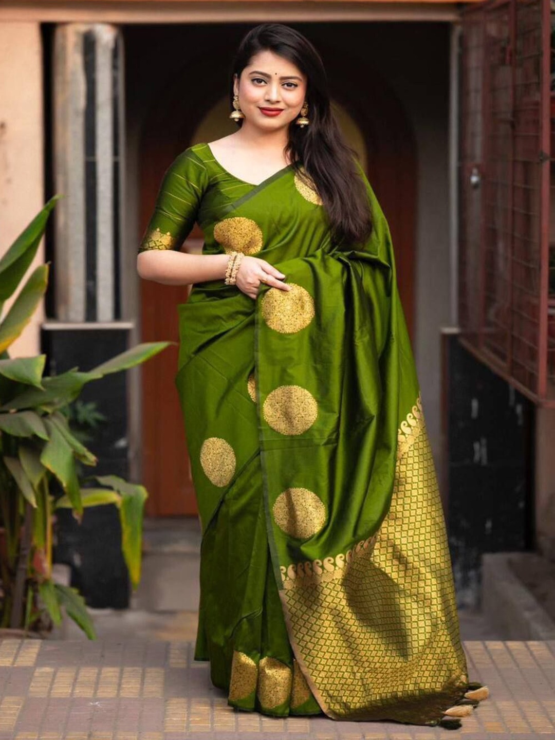 

Sanwariya Silk Ethnic Motifs Zari Chanderi Saree, Green