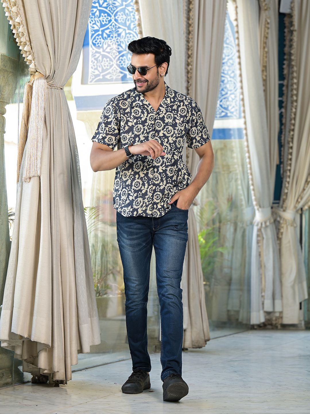 

AKS Men Spread Collar Floral Printed Cotton Casual Shirt, Black