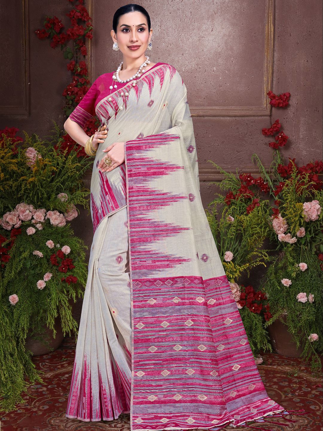 

SANGAM PRINTS Tussar Silk Blend Woven Design Saree, Cream