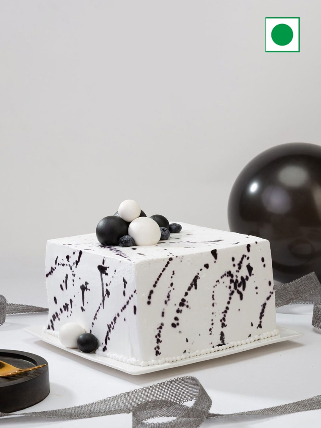 

IGP Chocolate Flavour Eggless Cake- 1Kg, White