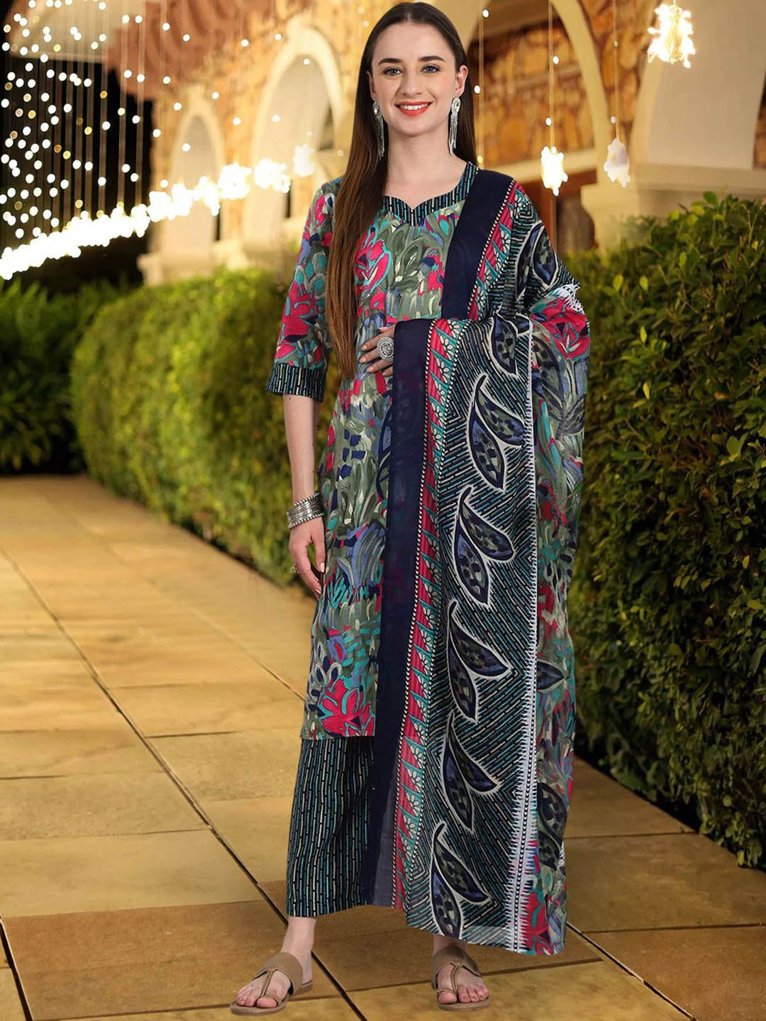 

Ethnic basket Floral Printed Pure Cotton Kurta with Trousers & Dupatta, Grey