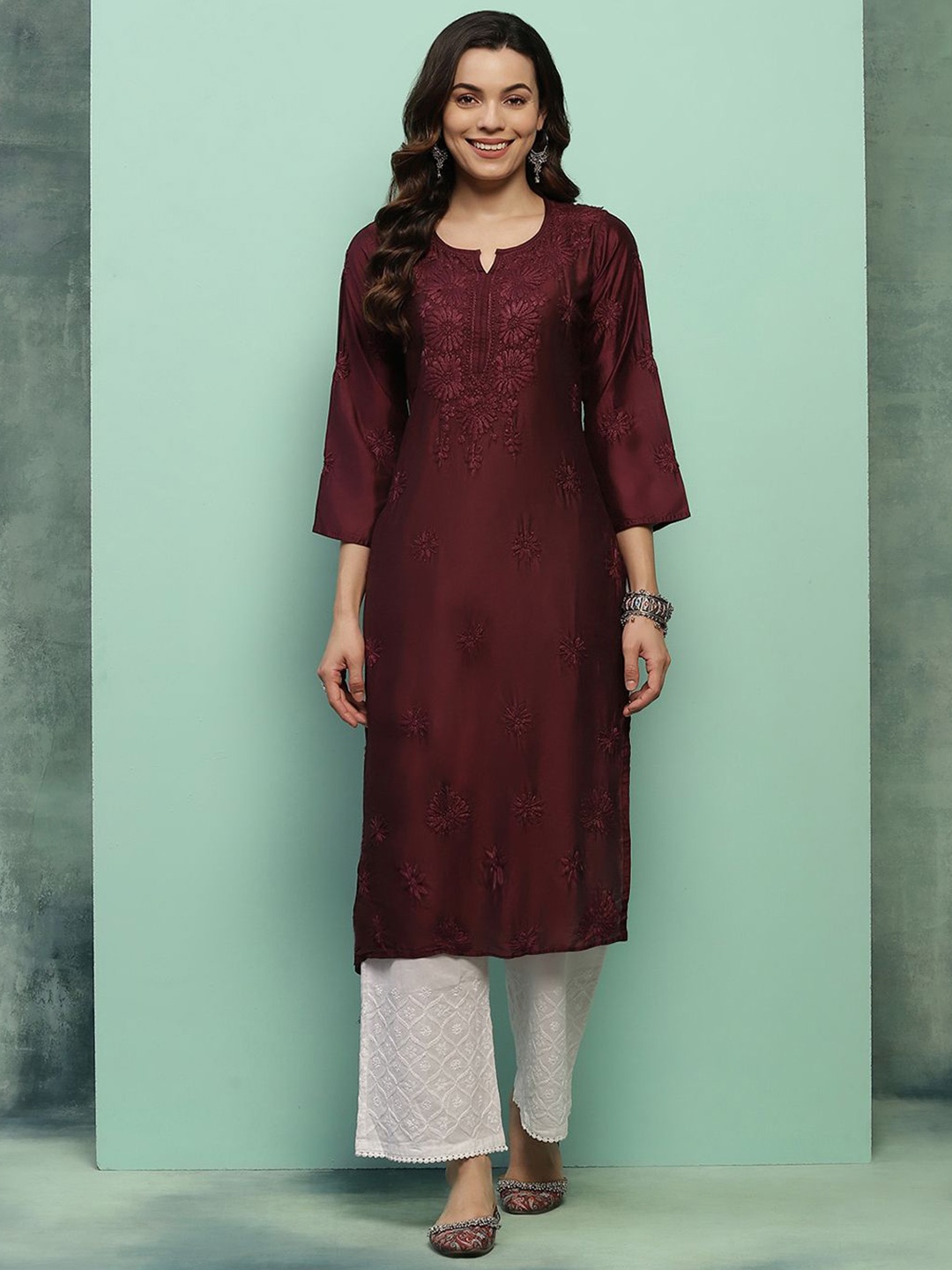 

House of Chikankari Notch Neck Floral Embroidered Straight Kurta, Purple