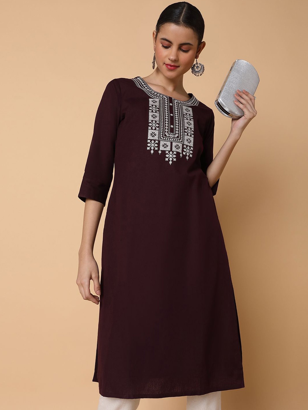 

SHOWOFF Geometric Yoke Design Thread Work Straight Kurta, Purple