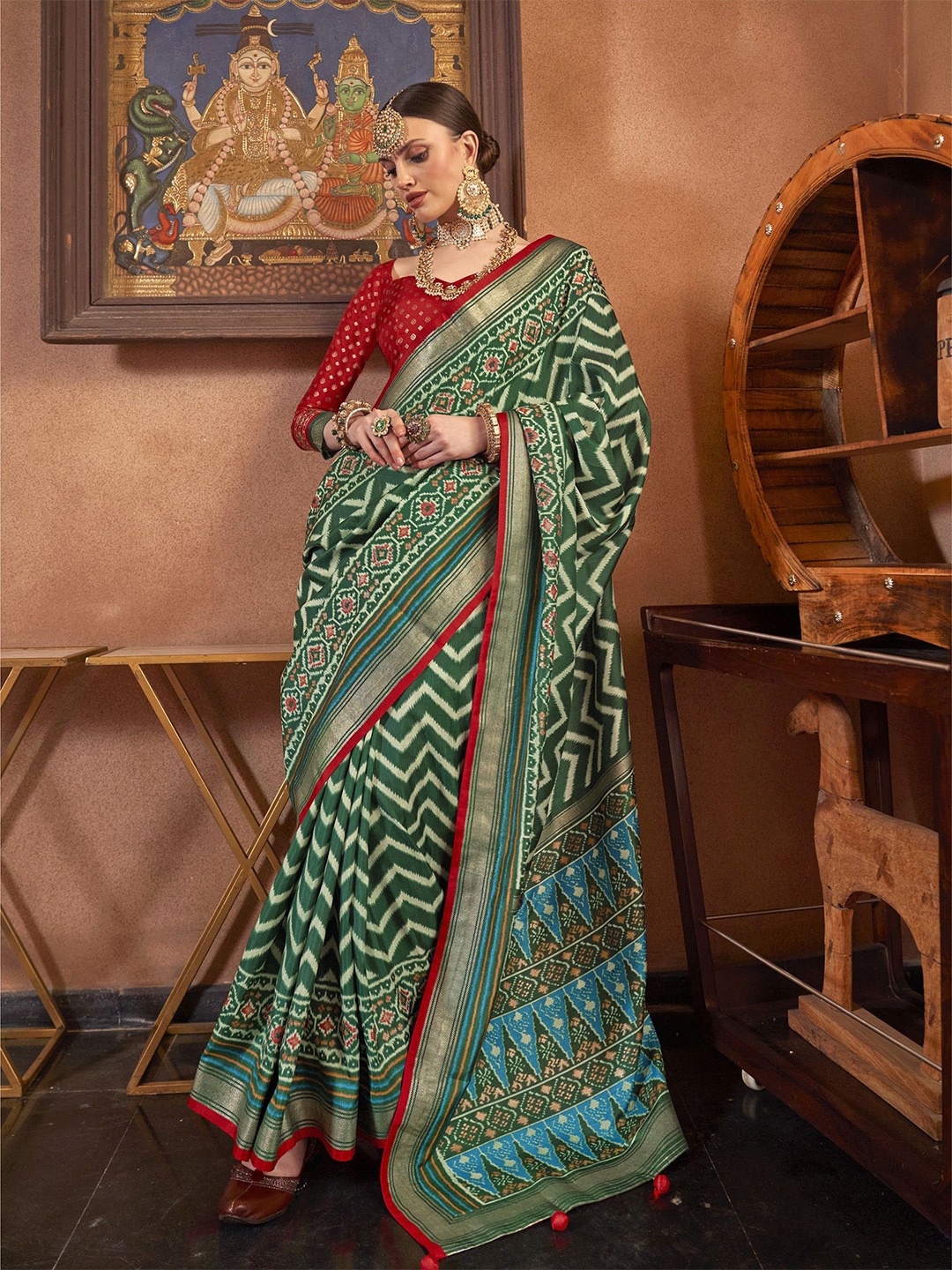 

elora Chevron Pattern With Foil Printed Zari Patola Saree, Green