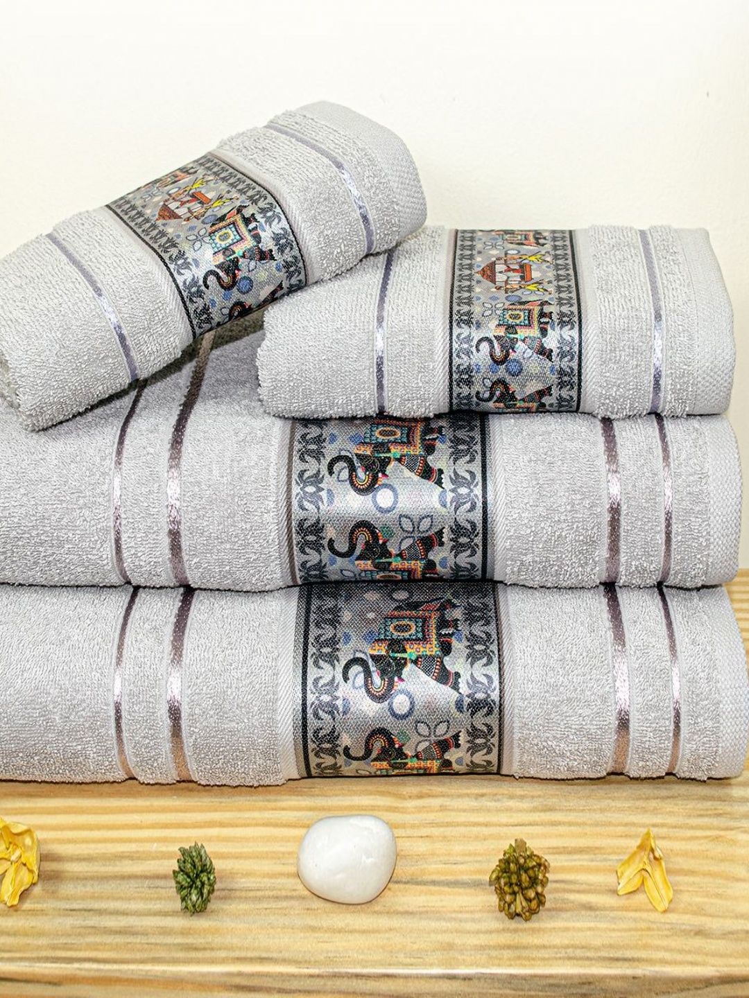 

RANGOLI Grey & Black 4 Piece Printed Pure Cotton 450 GSM Towel Set