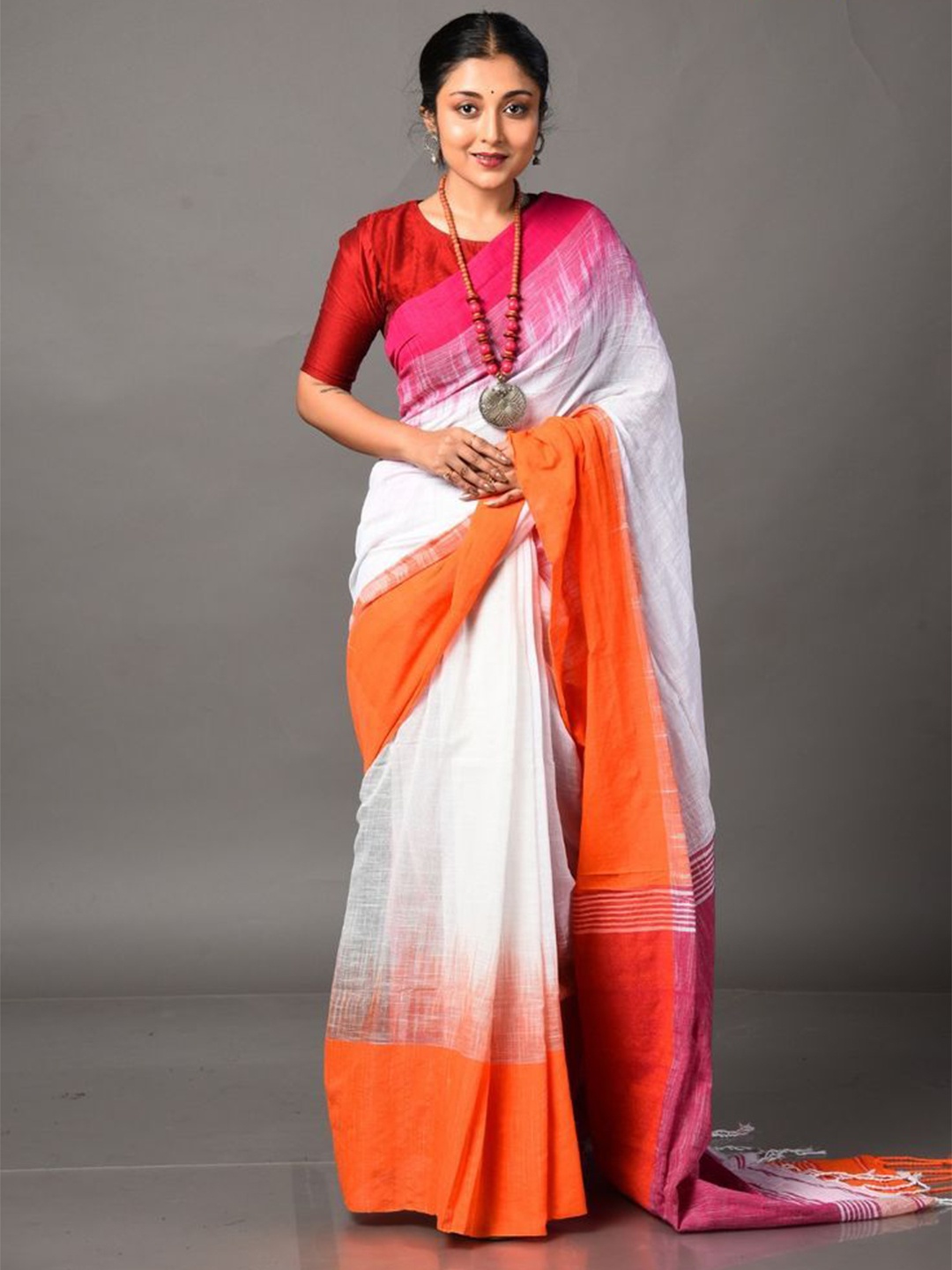 

Ruuprekha Woven Design Pure Cotton Khadi Saree, White