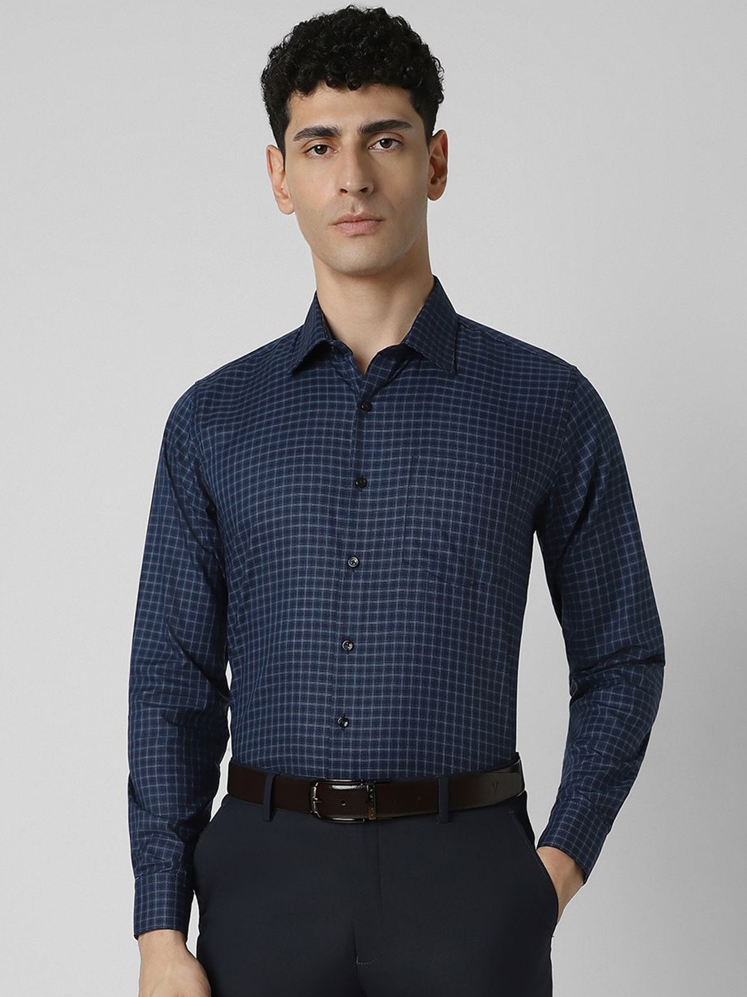 

Van Heusen Men Spread Collar Checked Cotton Slim Fit Formal Shirt, Navy blue