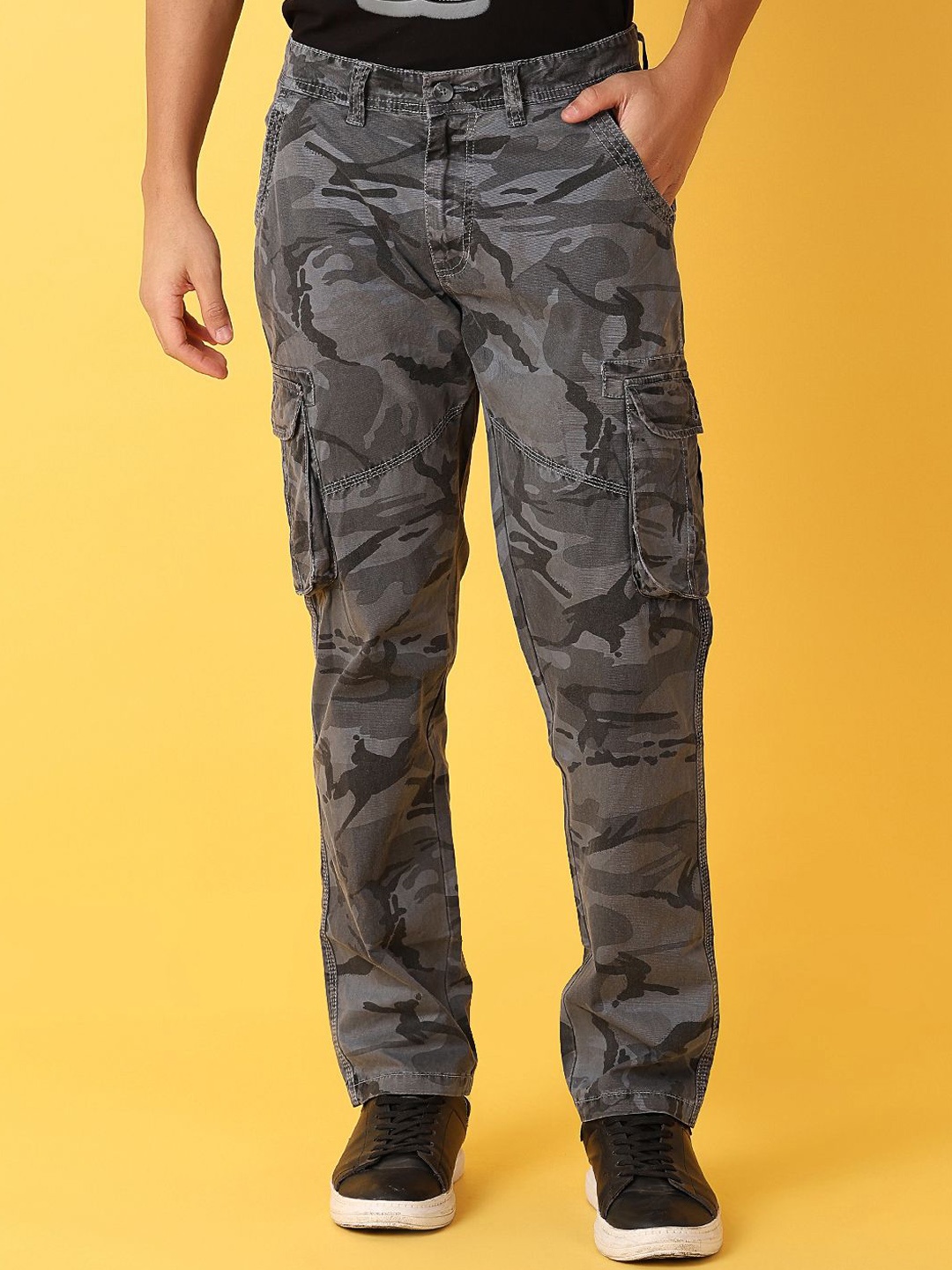 

V-Mart Men Camouflage Printed Classic Easy Wash Cargos Trousers, Grey