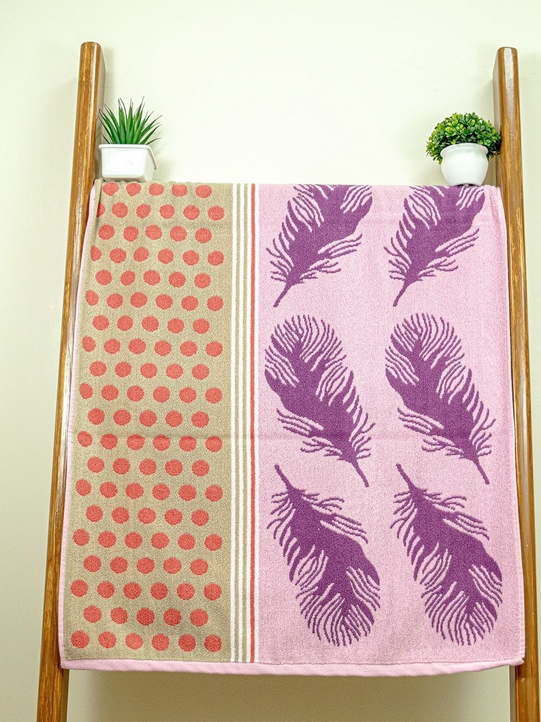 

RANGOLI Purple & Red Printed Pure Cotton 460 GSM Bath Towel