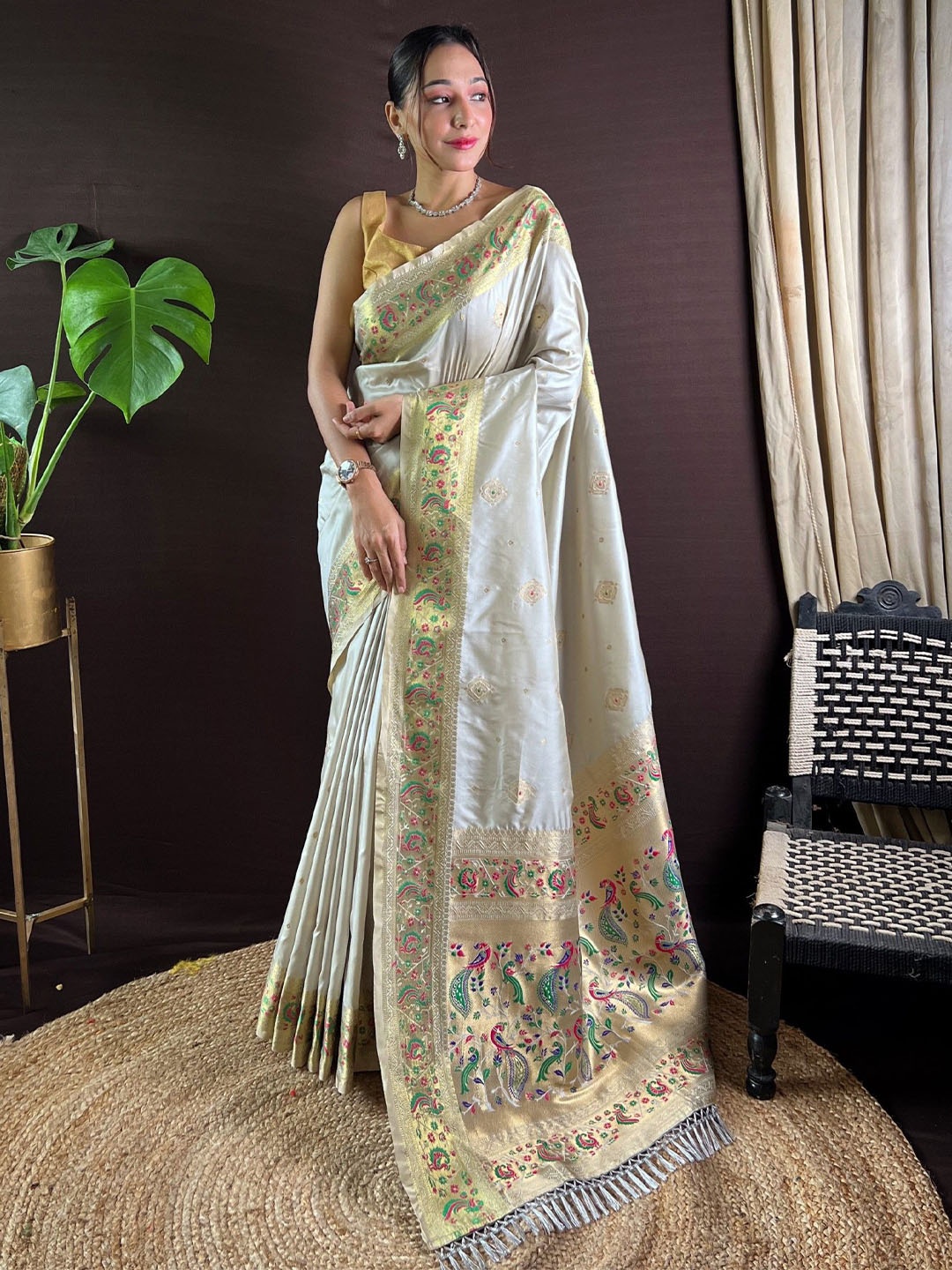 

LeeliPeeri Designer Woven Design Zari Paithani Saree, White