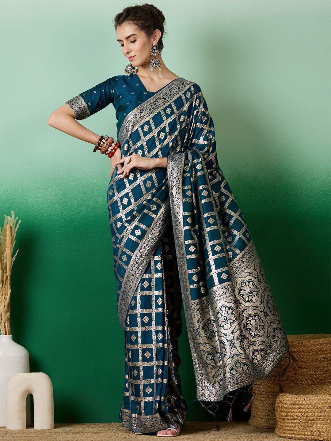 

VIRICA Checked Woven Design Zari Saree, Teal