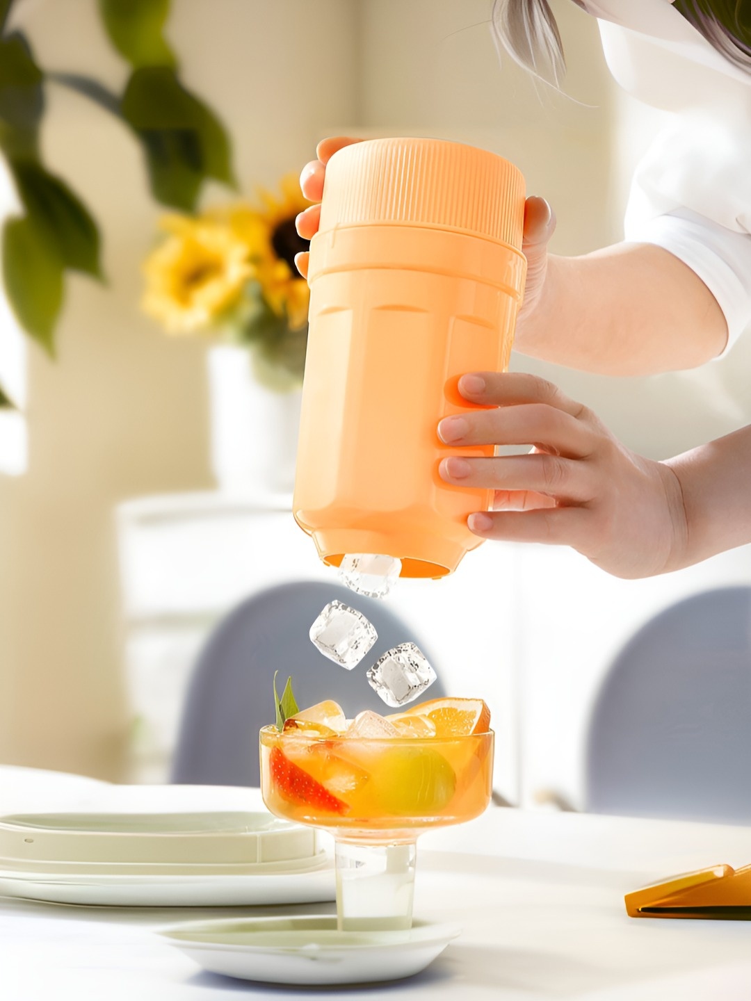 

UMAI Orange & White 3 Pieces Ice Cube Trays With Twisting Cup