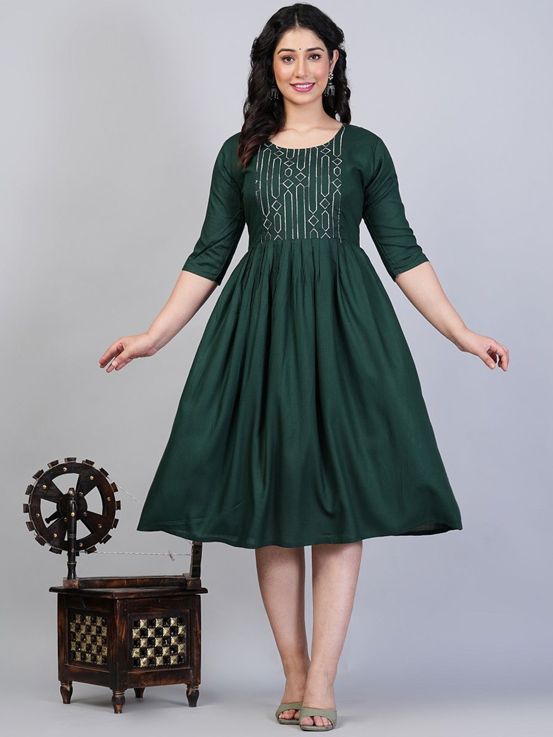 

HETSA Yoke Design Round Neck Thread Work Geometric Maternity Fit and Flare Dress, Green