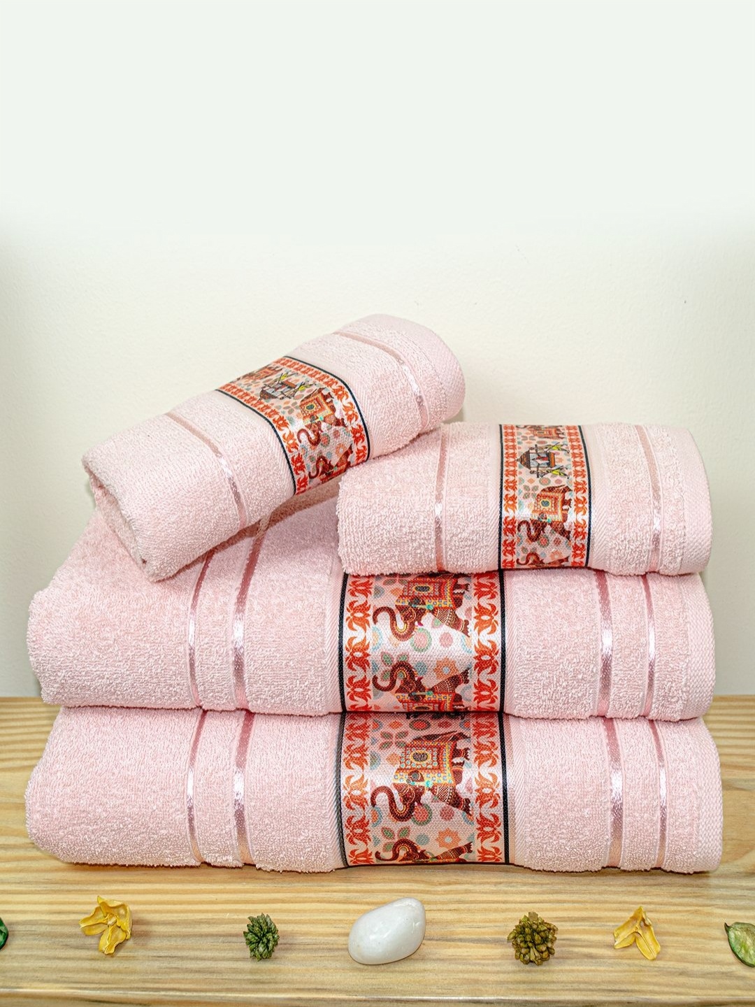 

RANGOLI Peach-Coloured & Red 4 Piece Printed Cotton 450 GSM Towel Set