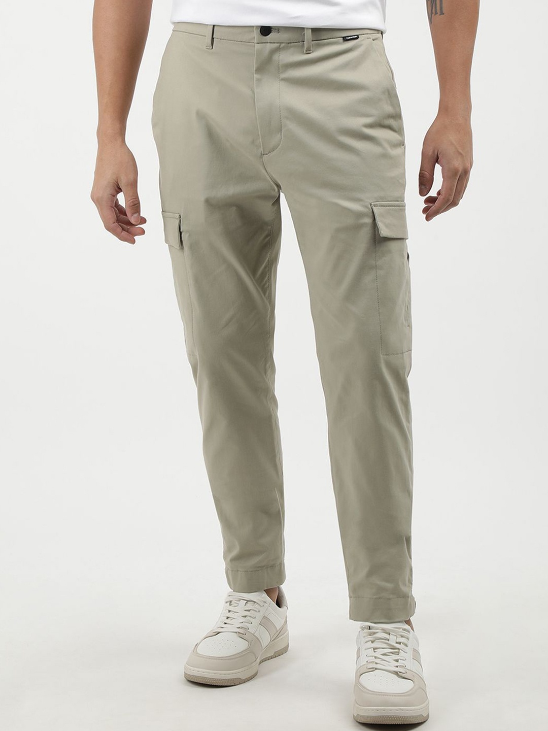 

Calvin Klein Jeans Men Tapered Fit Cargos Trousers, Beige