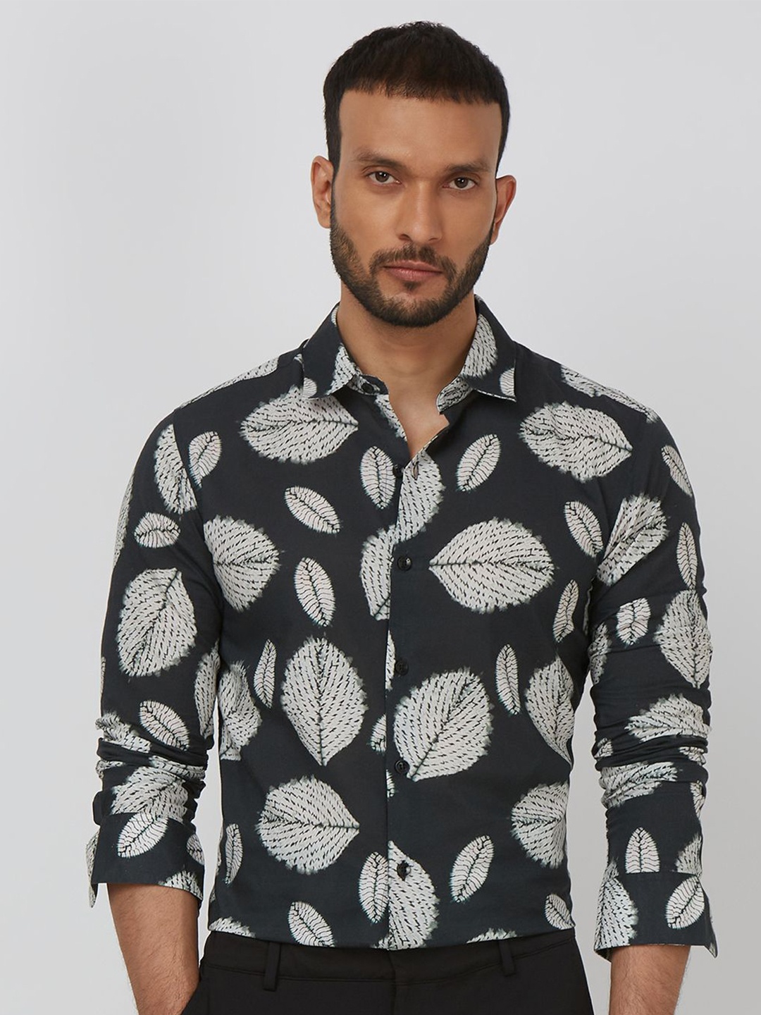 

Mufti Men Spread Collar Tropical Printed Cotton Slim Fit Casual Shirt, Green
