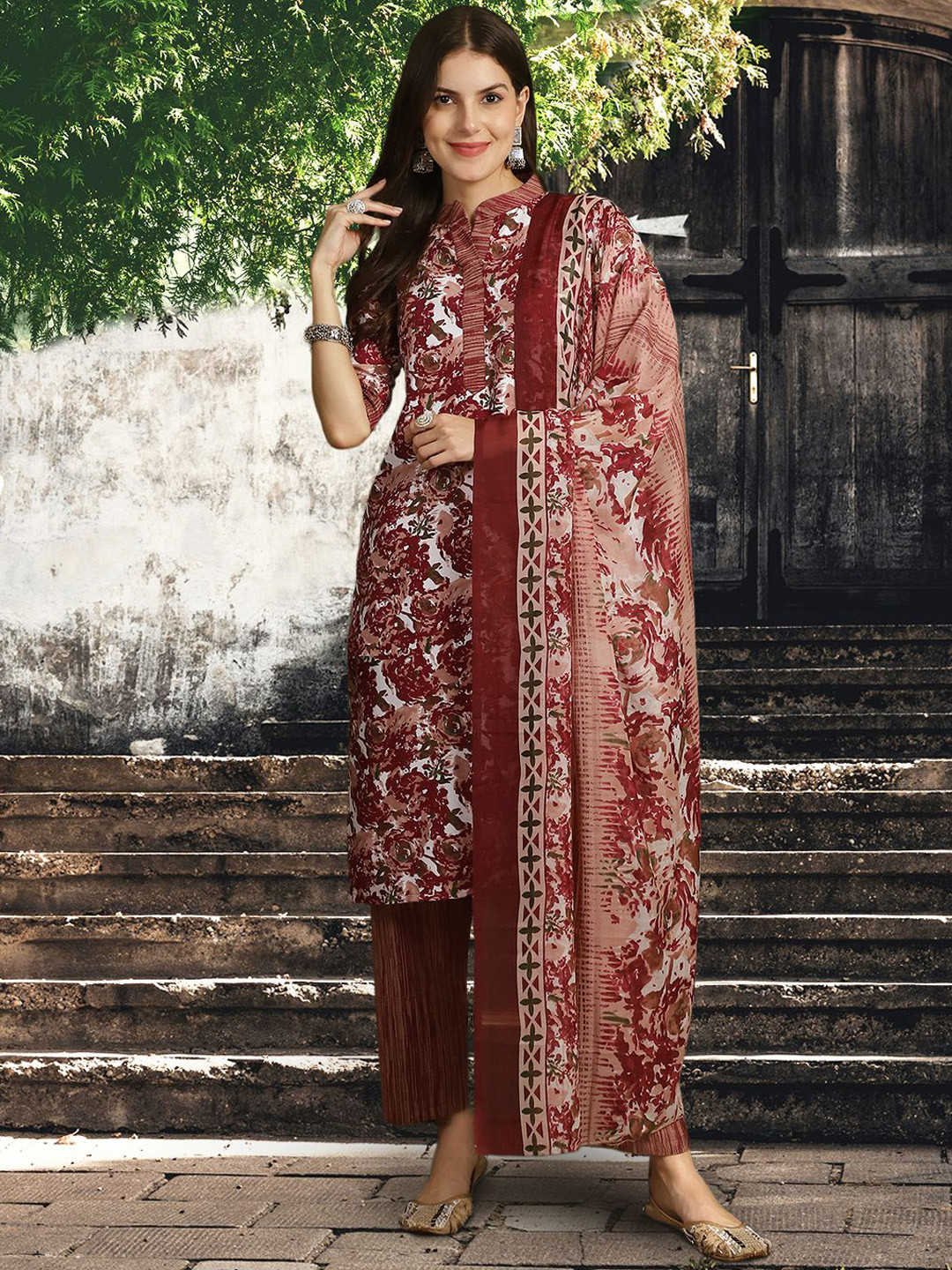 

Ethnic basket Printed Mandarin Collar Pure Cotton Straight Kurta With Trousers & Dupatta, Maroon
