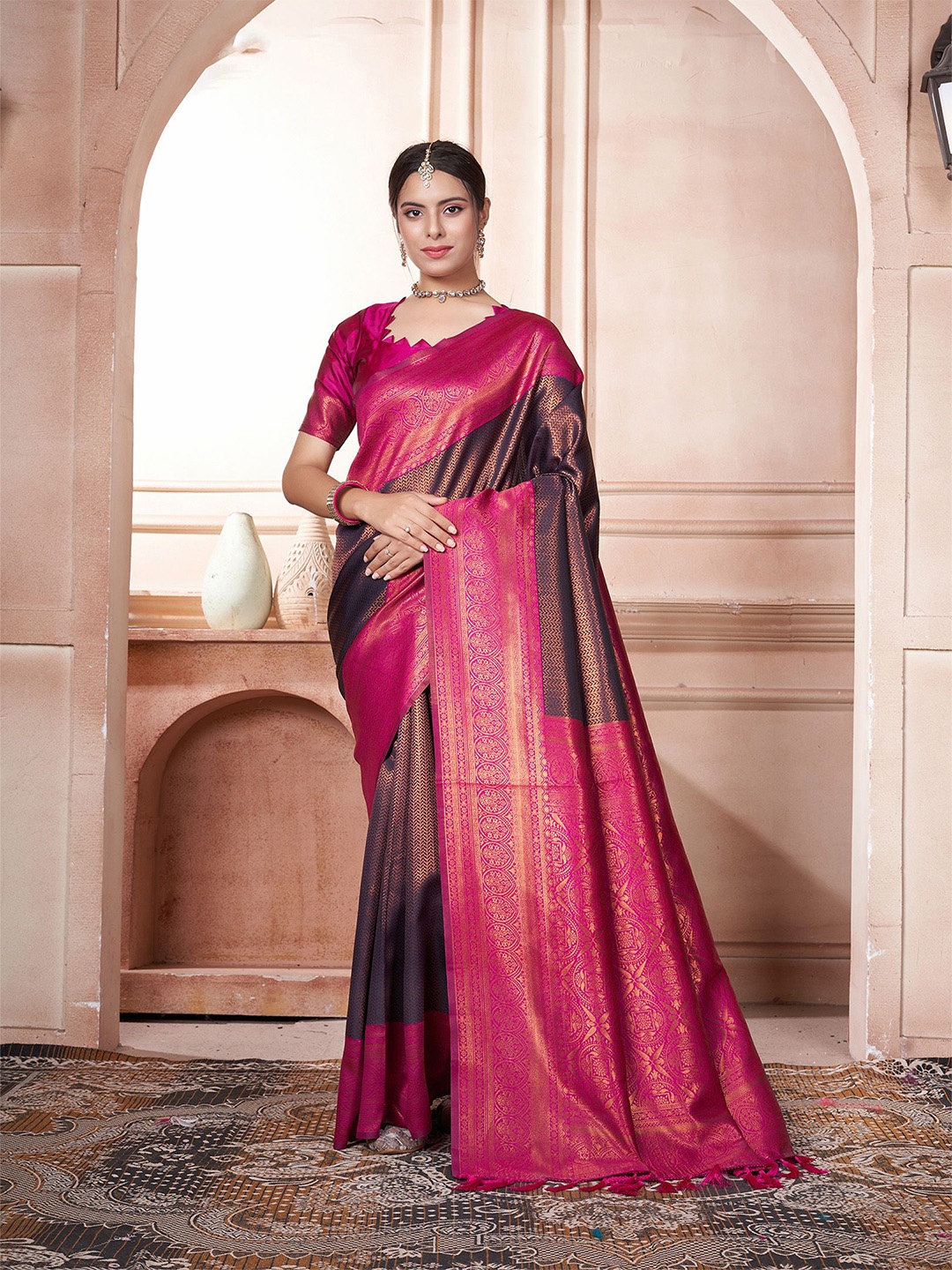 

Anouk Kanjeevaram Silk Blend Woven Design Zari Saree, Navy blue