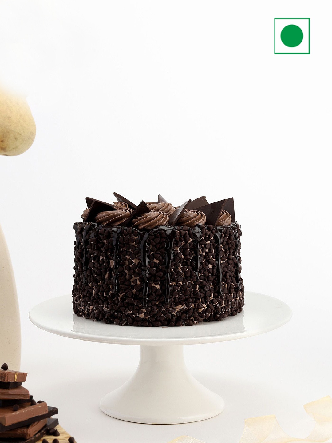 

IGP Chocolate Flavour Eggless Round Cake - 1 Kg, Brown