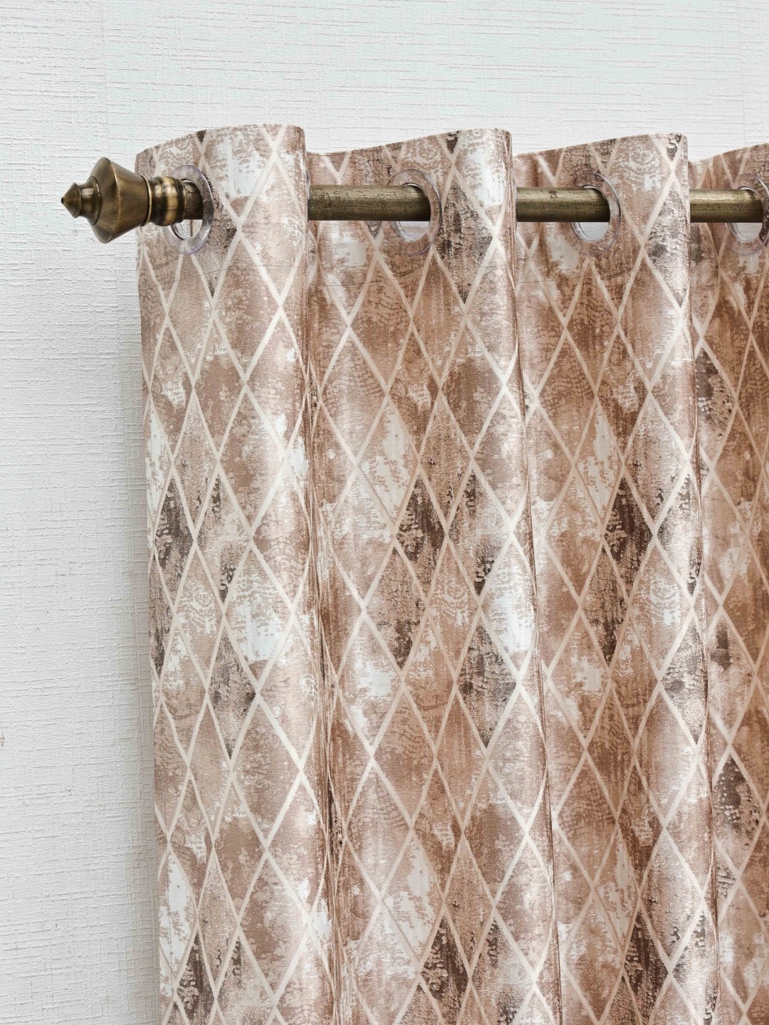 

Ariana Beige & White Geometric Room Darkening Jacquard Window Curtain