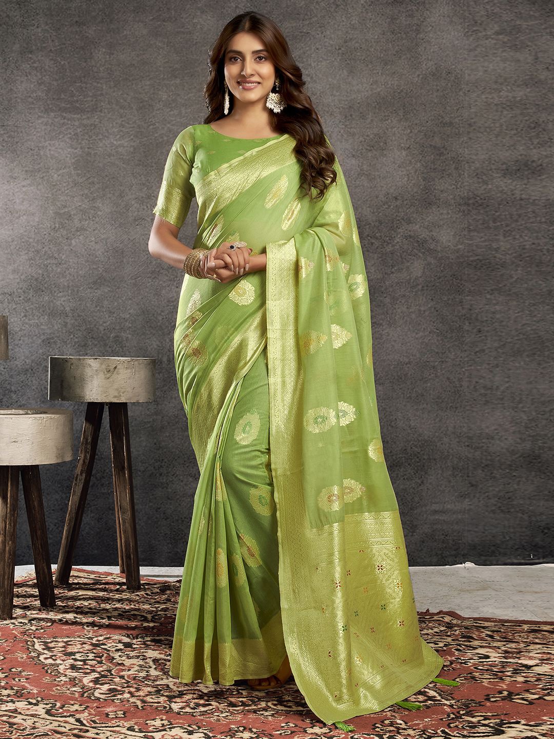 

Mitera Banarasi Silk Blend Woven Design Zari Traditonal Saree, Green