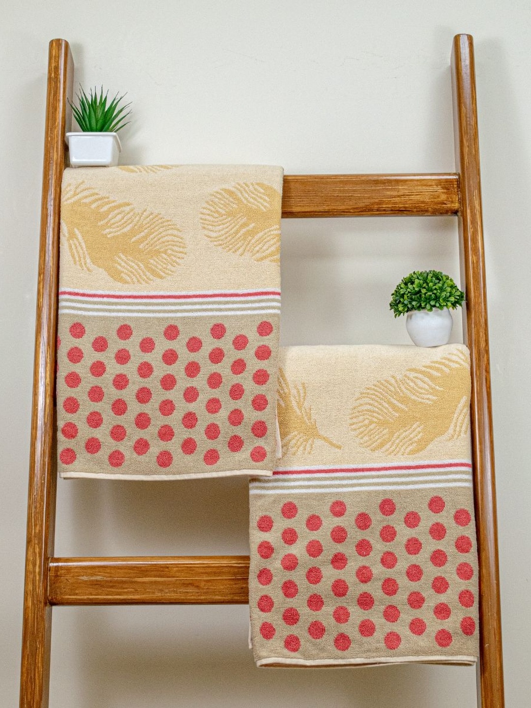 

RANGOLI Beige & Red 2 Pieces Printed Cotton 460 GSM Bath Towel