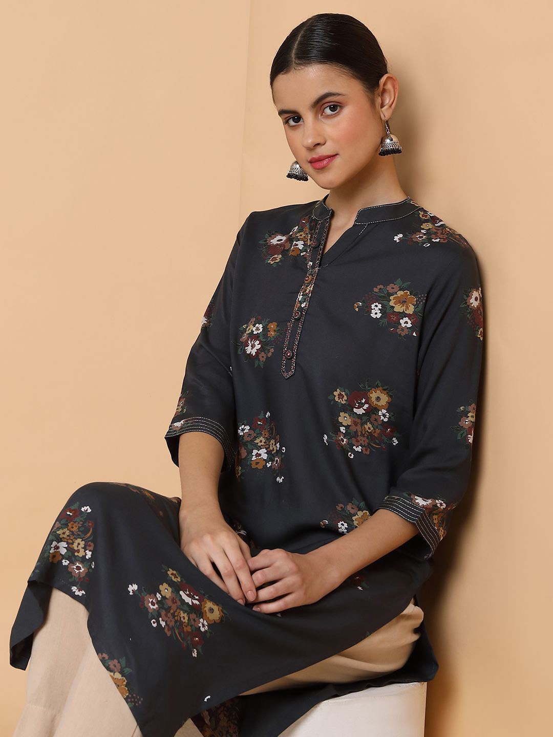 

SHOWOFF Floral Printed Floral Straight Kurta, Black