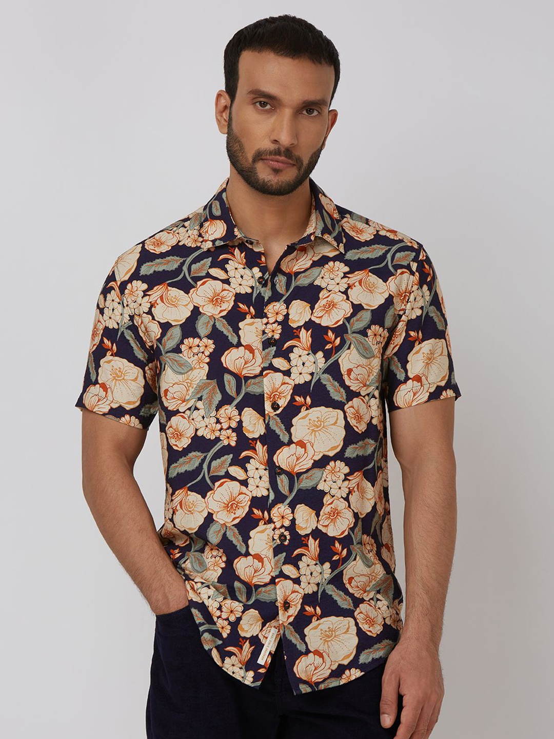

Mufti Men Spread Collar Slim Fit Casual Shirt, Navy blue