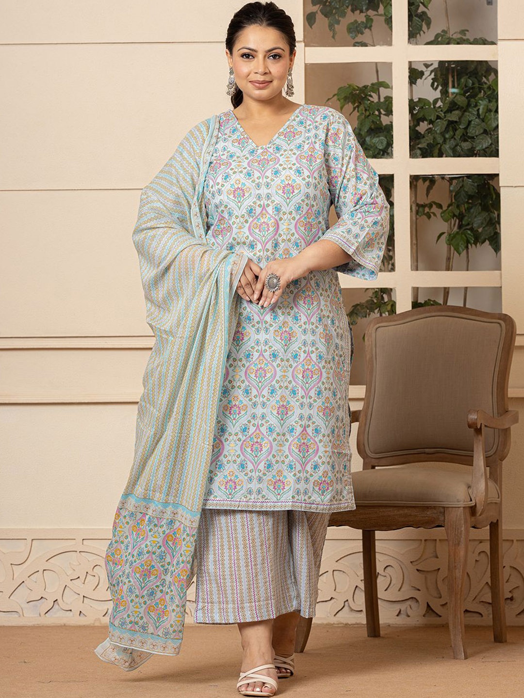 

Yufta Plus Size Floral Printed Pure Cotton Straight Kurta with Palazzos & Dupatta, Blue