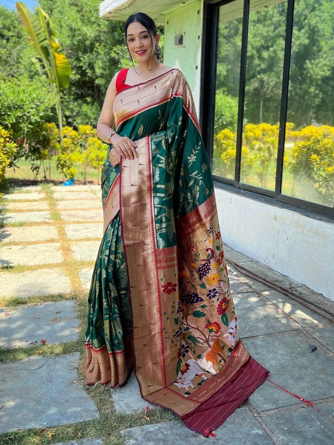 

LeeliPeeri Designer Ethnic Motif Zari Woven Paithani Saree, Green