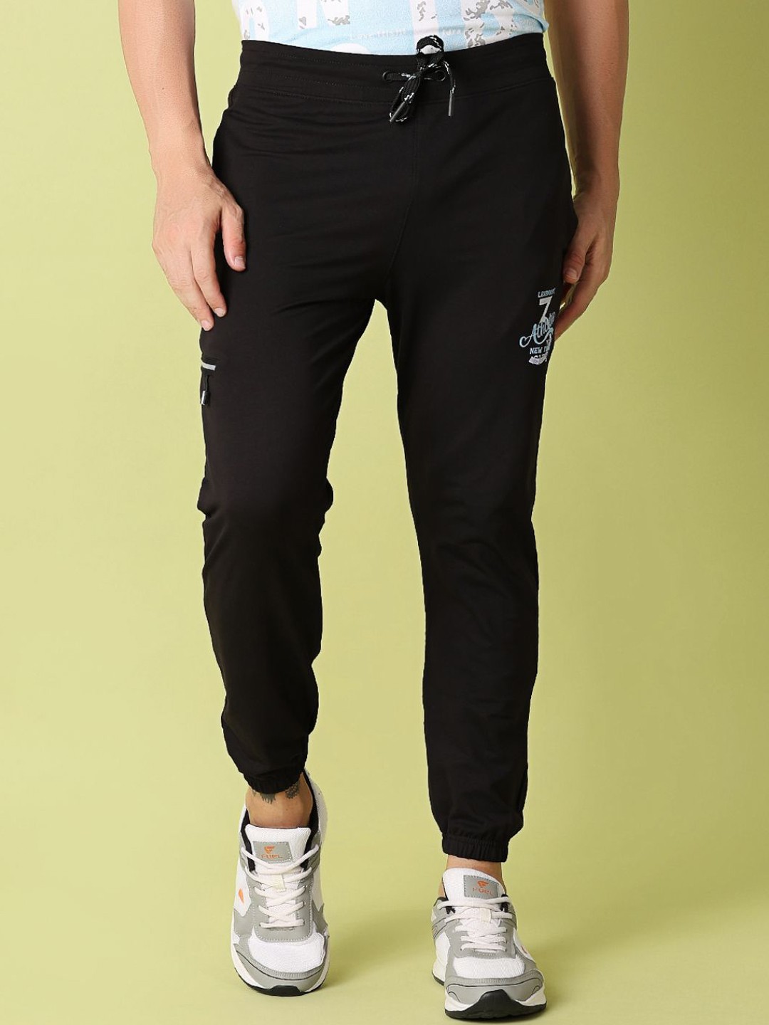 

V-Mart Men Cotton Mid Rise Joggers, Black
