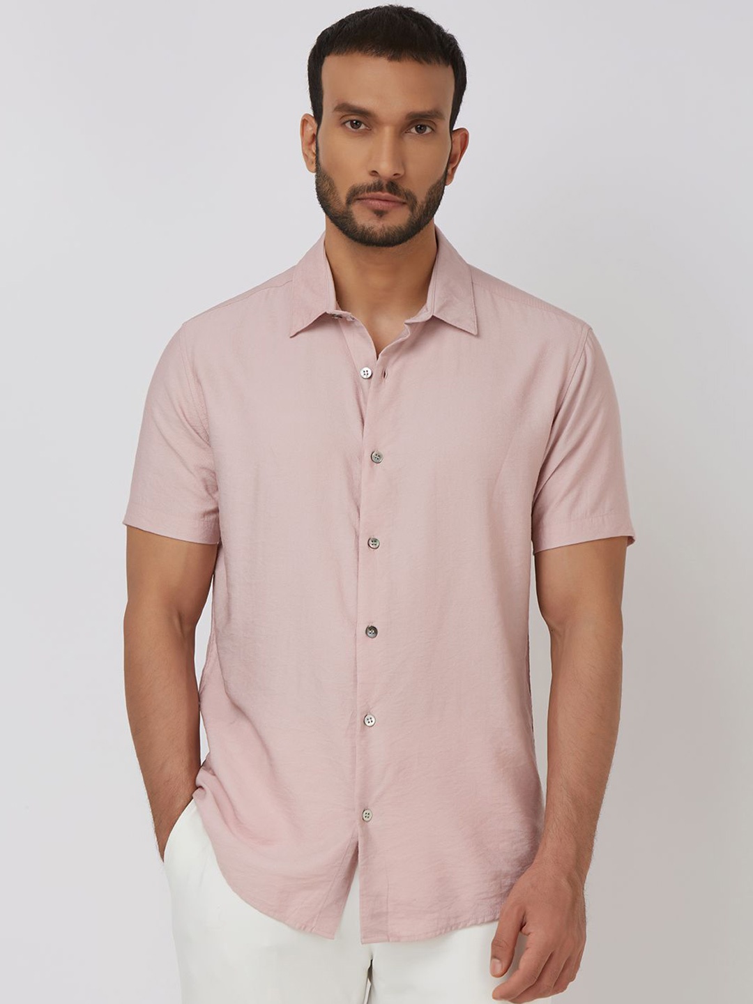 

Mufti Men Spread Collar Solid Slim Fit Casual Shirt, Pink