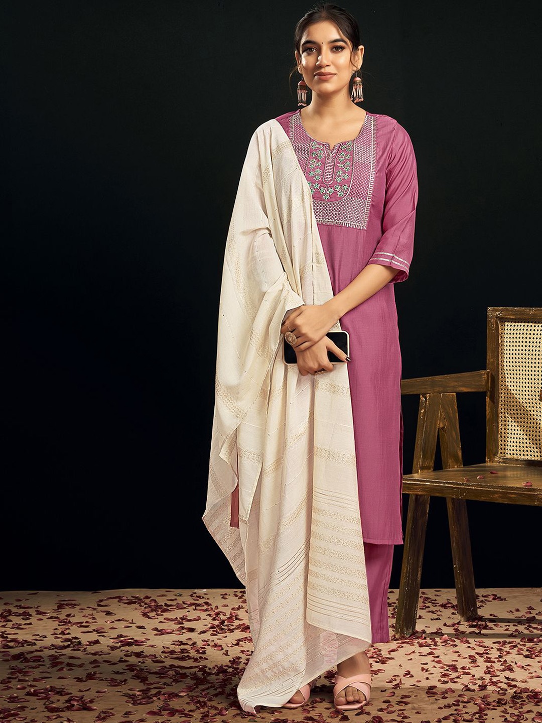 

SKYLEE Ethnic Motifs Yoke Design Sequinned Straight Kurta With Trouser & Dupatta, Pink