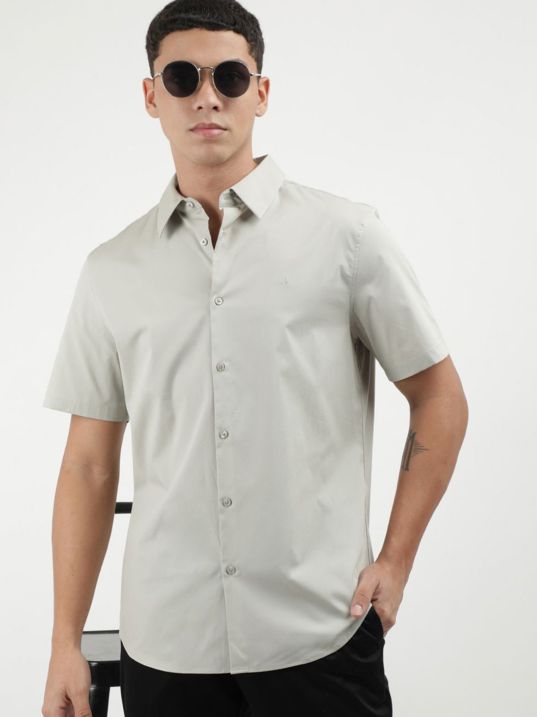 

Calvin Klein Jeans Men Solid Slim Fit Casual Shirt, Grey