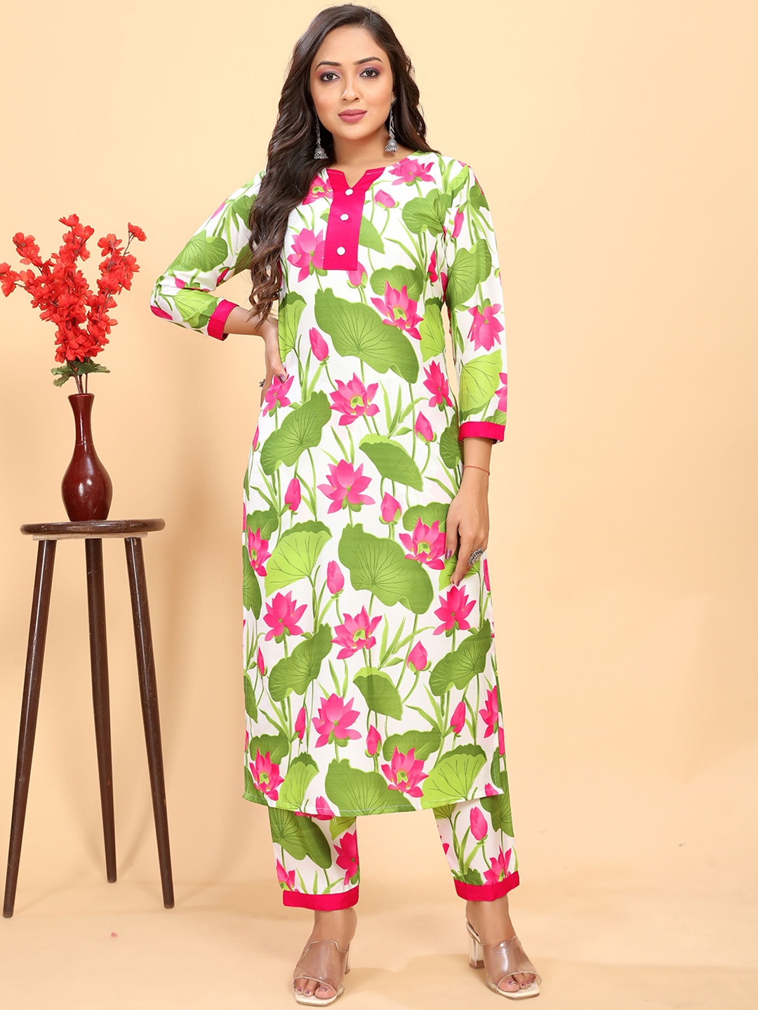 

VAAZI CREATOR Floral Printed Notch Neck Straight Kurta With Trousers, Green