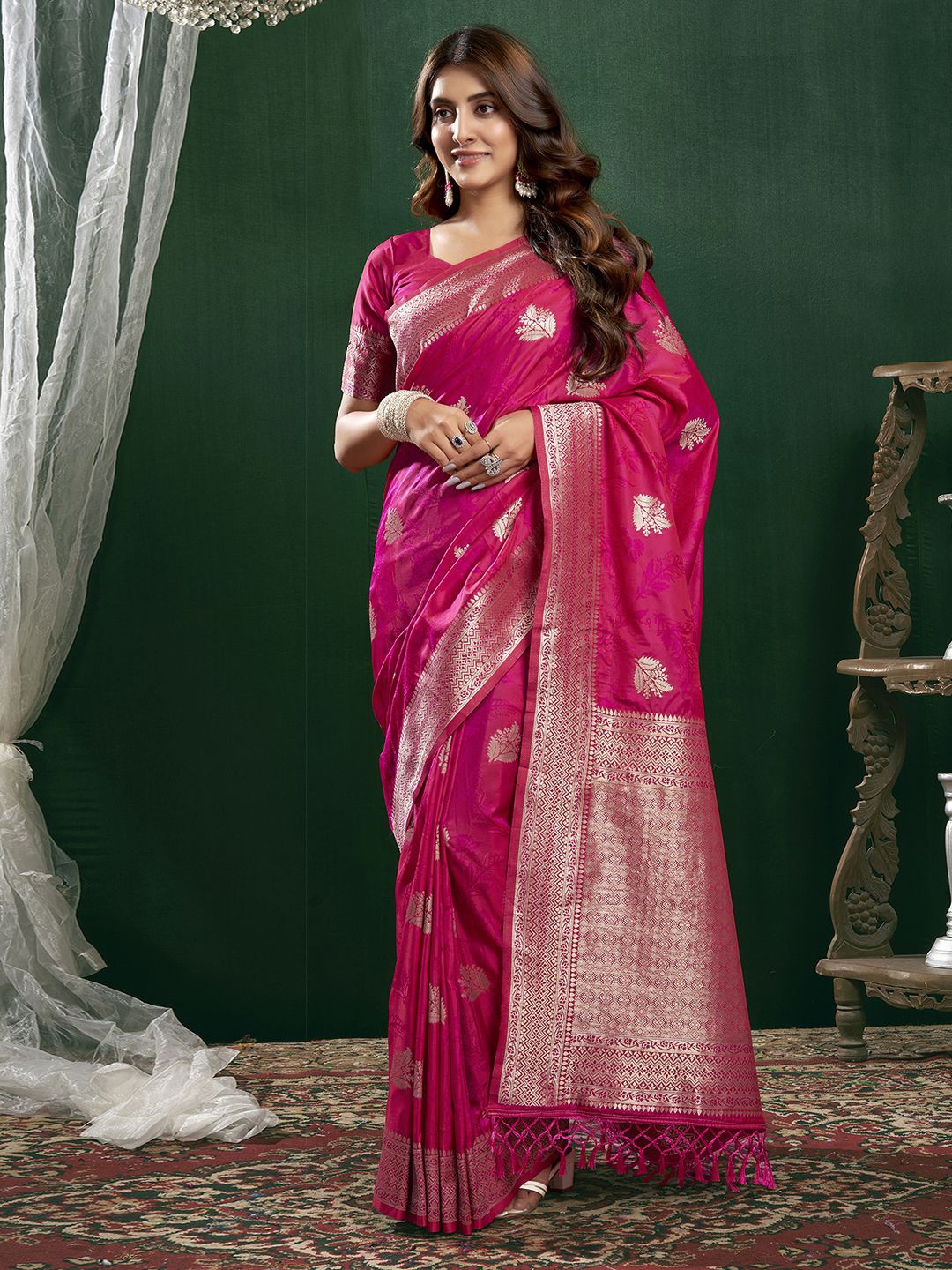 

Satrani Ethnic Motifs Zari Banarasi Saree, Pink