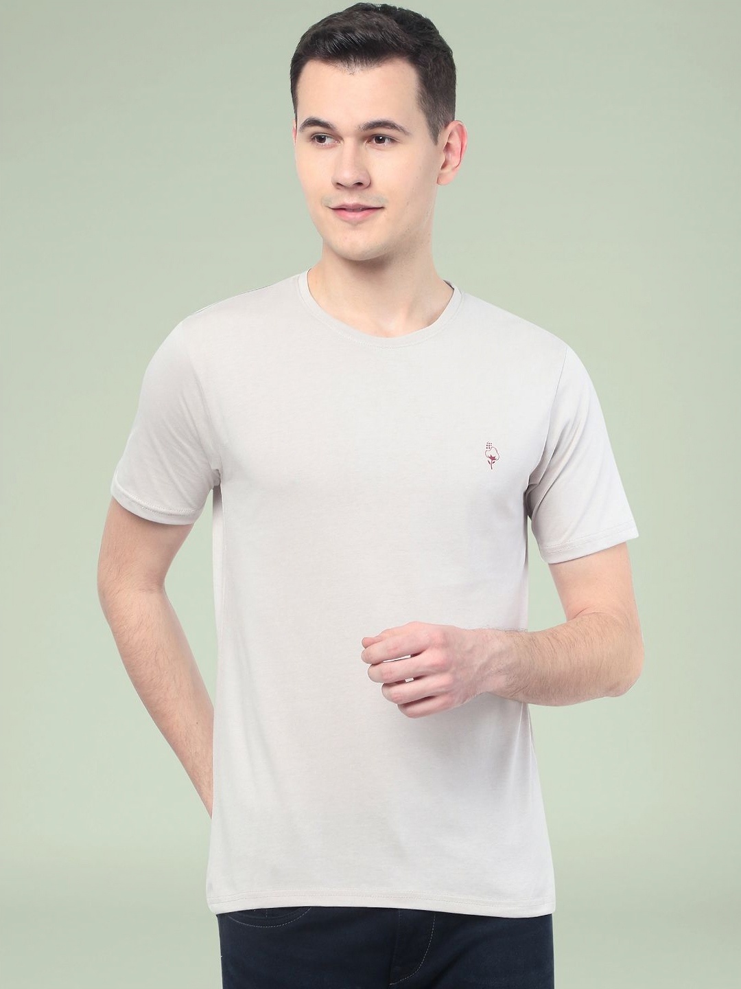 

MANTICORE Men Solid Round Neck Cotton T-shirt, Grey