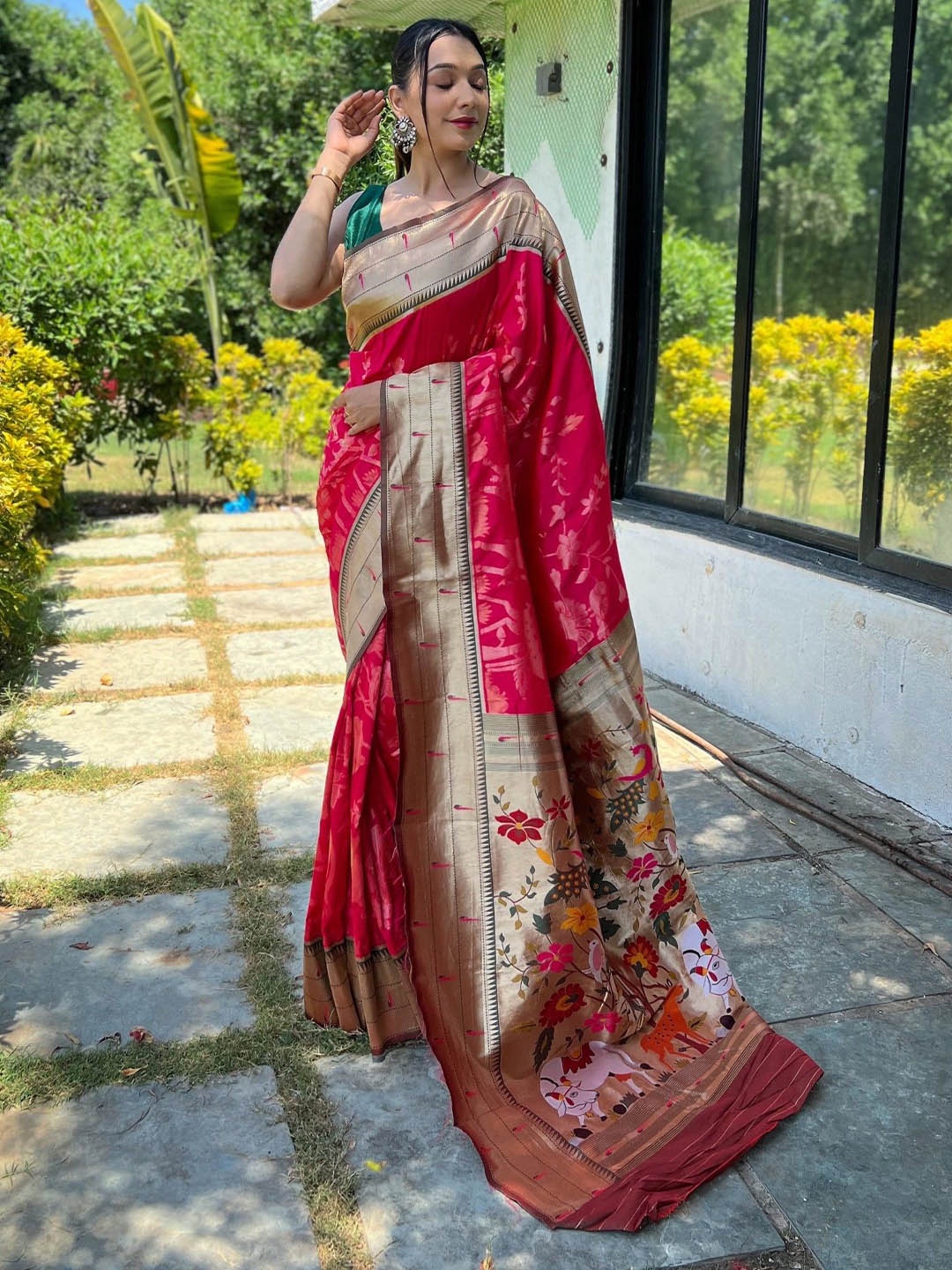 

LeeliPeeri Designer Ethnic Motif Zari Woven Paithani Saree, Magenta