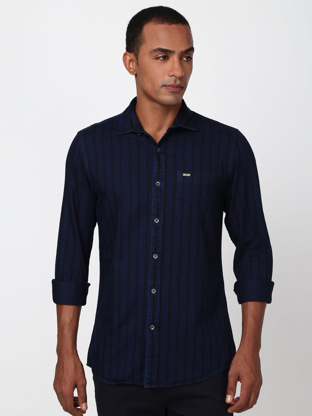 

Peter England Casuals Men Slim Fit Striped Pure Cotton Casual Shirt, Navy blue