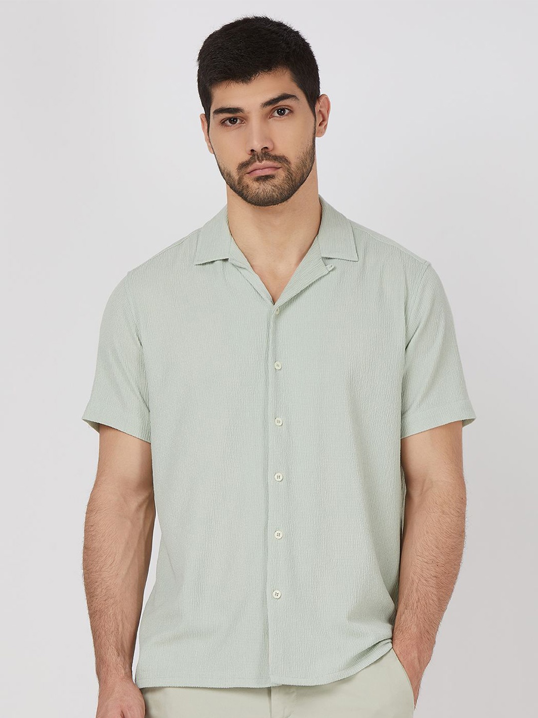 

Mufti Men Spread Collar Solid Relaxed Fit Casual Shirt, Green