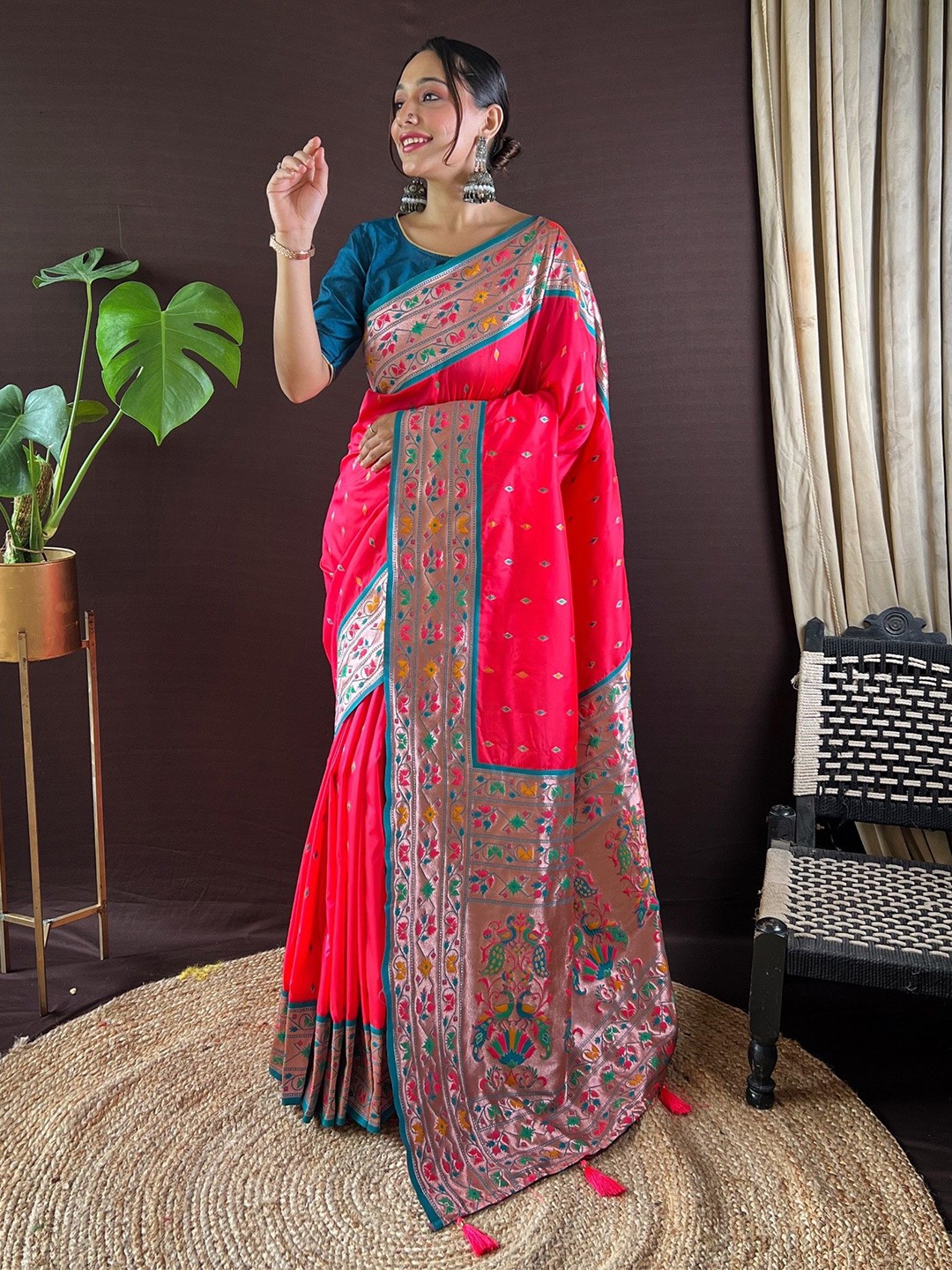 

LeeliPeeri Designer Ethnic Motif Zari Woven Paithani Saree, Pink